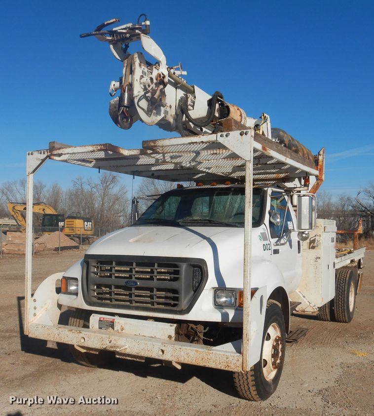 image for item DJ4909 2002 Ford F750 Super Duty  Pressure digger derrick truck