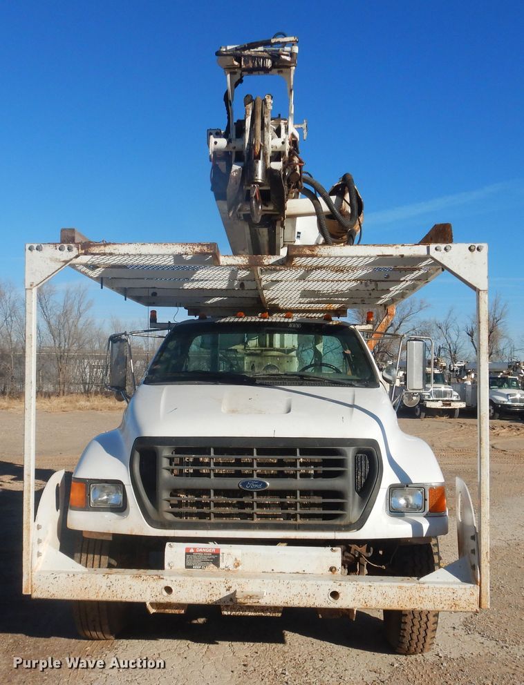 image for item DJ4909 2002 Ford F750 Super Duty  Pressure digger derrick truck