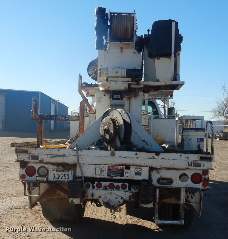 image for item DJ4909 2002 Ford F750 Super Duty  Pressure digger derrick truck