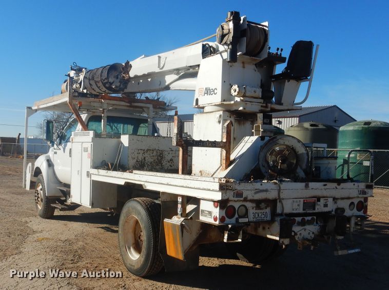 image for item DJ4909 2002 Ford F750 Super Duty  Pressure digger derrick truck