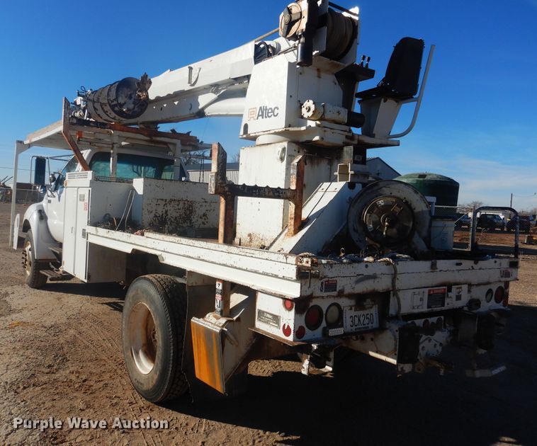 image for item DJ4909 2002 Ford F750 Super Duty  Pressure digger derrick truck