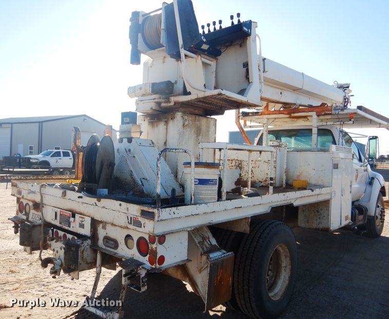 image for item DJ4909 2002 Ford F750 Super Duty  Pressure digger derrick truck