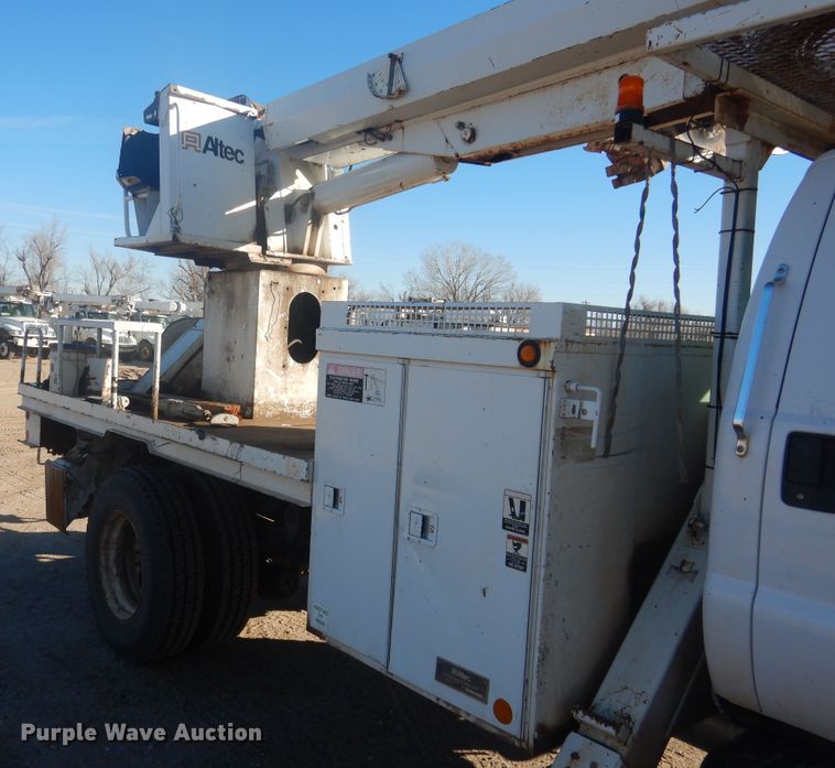 image for item DJ4909 2002 Ford F750 Super Duty  Pressure digger derrick truck