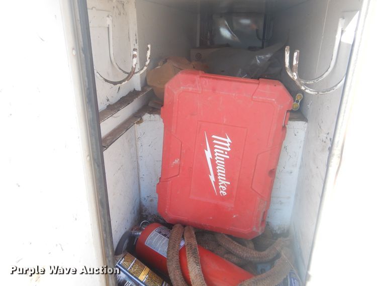 image for item DJ4909 2002 Ford F750 Super Duty  Pressure digger derrick truck