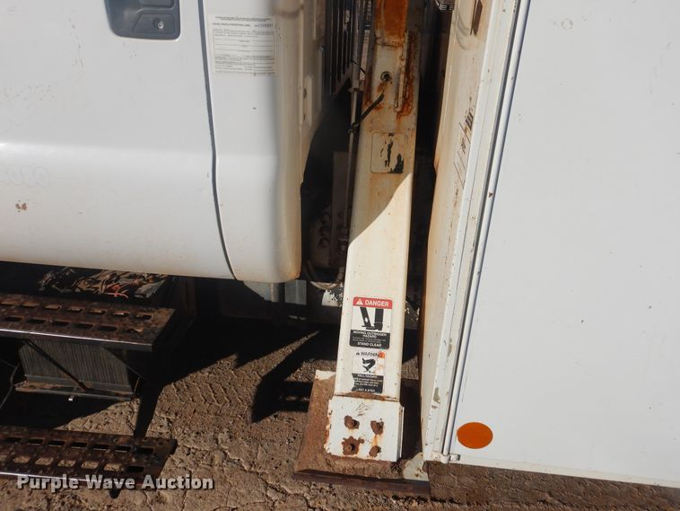 image for item DJ4909 2002 Ford F750 Super Duty  Pressure digger derrick truck