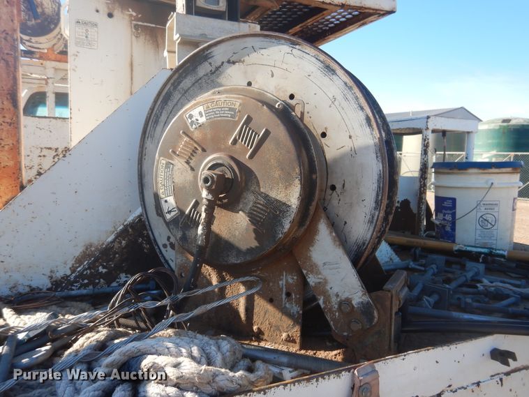 image for item DJ4909 2002 Ford F750 Super Duty  Pressure digger derrick truck