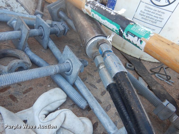 image for item DJ4909 2002 Ford F750 Super Duty  Pressure digger derrick truck