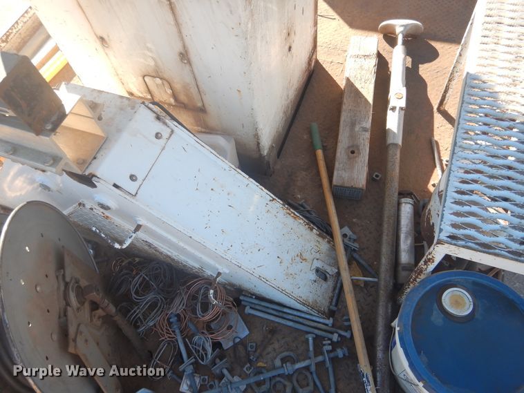 image for item DJ4909 2002 Ford F750 Super Duty  Pressure digger derrick truck