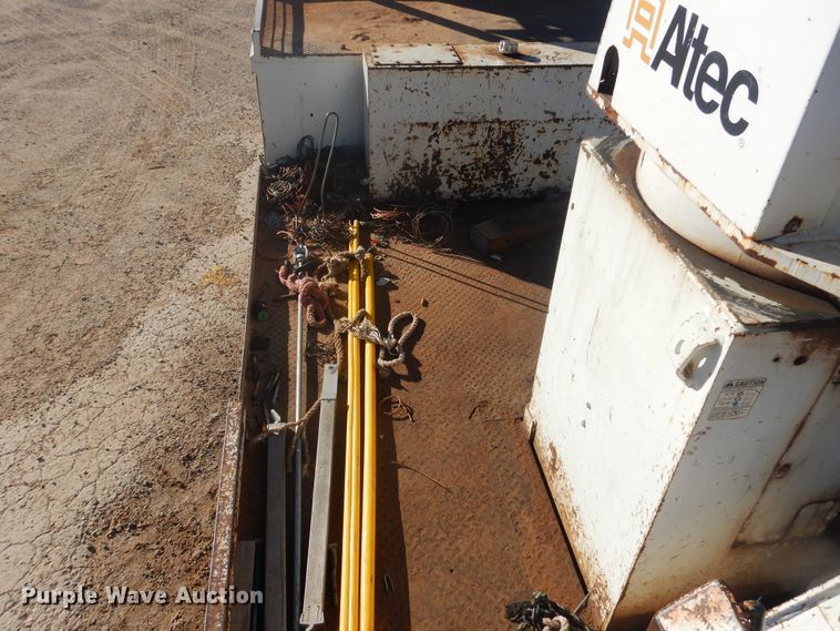 image for item DJ4909 2002 Ford F750 Super Duty  Pressure digger derrick truck