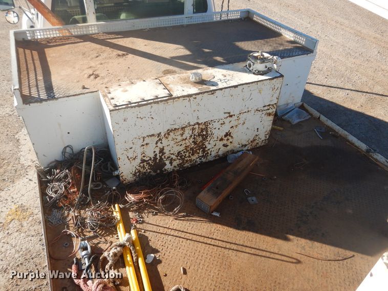 image for item DJ4909 2002 Ford F750 Super Duty  Pressure digger derrick truck