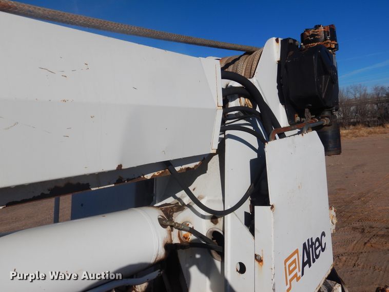 image for item DJ4909 2002 Ford F750 Super Duty  Pressure digger derrick truck