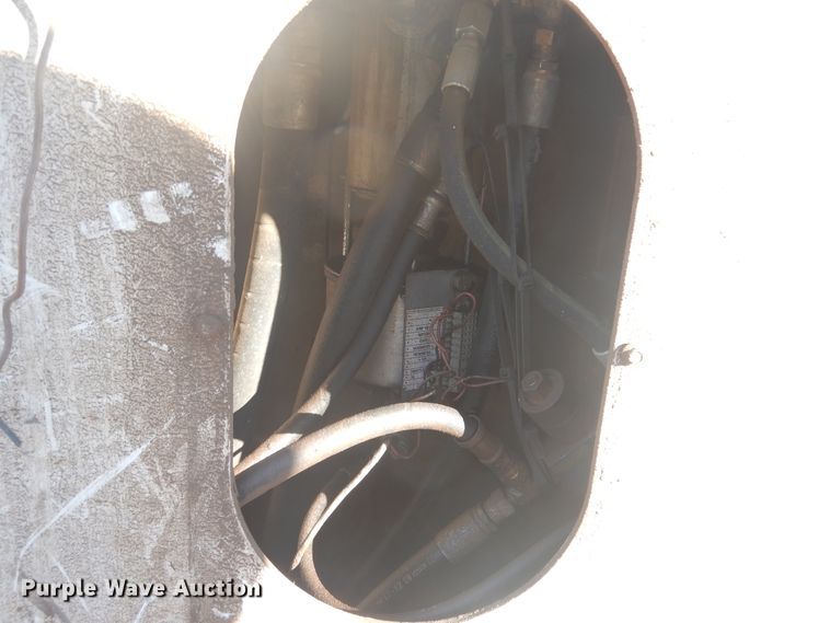 image for item DJ4909 2002 Ford F750 Super Duty  Pressure digger derrick truck