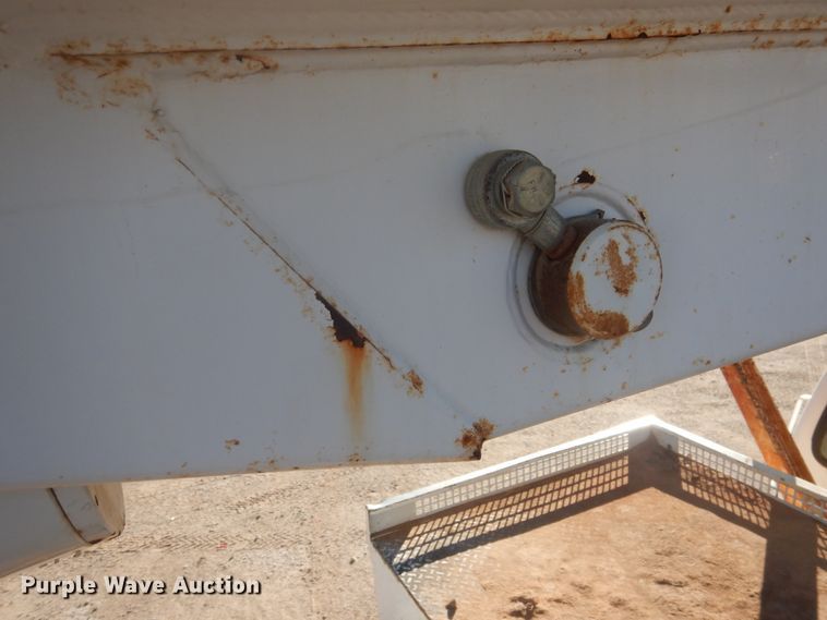 image for item DJ4909 2002 Ford F750 Super Duty  Pressure digger derrick truck