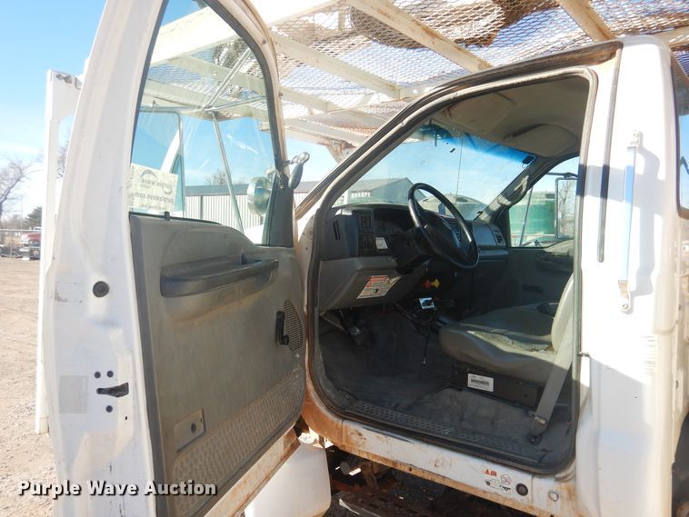 image for item DJ4909 2002 Ford F750 Super Duty  Pressure digger derrick truck