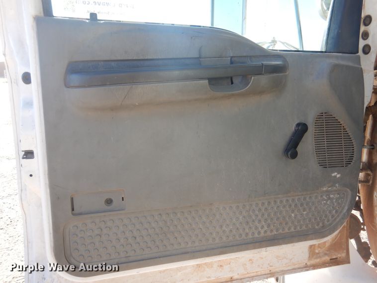 image for item DJ4909 2002 Ford F750 Super Duty  Pressure digger derrick truck