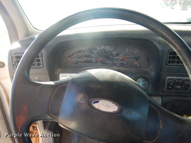 image for item DJ4909 2002 Ford F750 Super Duty  Pressure digger derrick truck