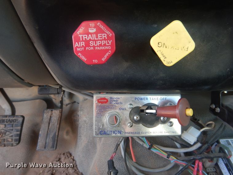 image for item DJ4909 2002 Ford F750 Super Duty  Pressure digger derrick truck