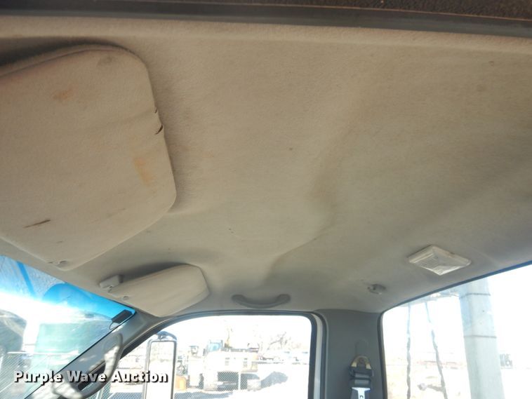 image for item DJ4909 2002 Ford F750 Super Duty  Pressure digger derrick truck