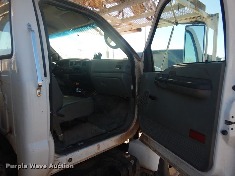 image for item DJ4909 2002 Ford F750 Super Duty  Pressure digger derrick truck