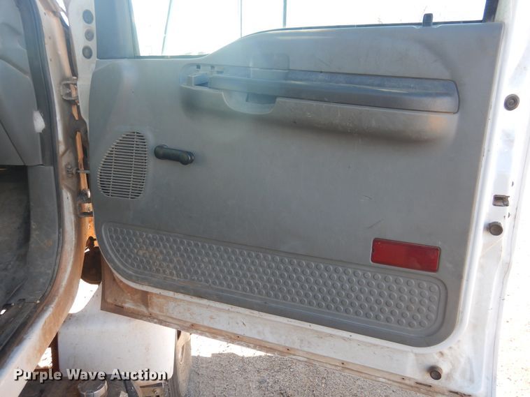 image for item DJ4909 2002 Ford F750 Super Duty  Pressure digger derrick truck