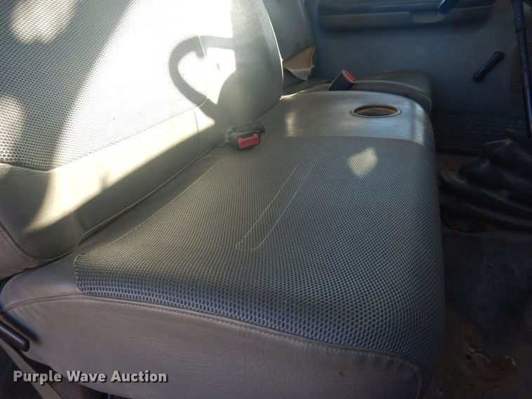 image for item DJ4909 2002 Ford F750 Super Duty  Pressure digger derrick truck