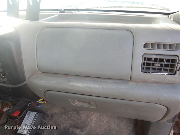 image for item DJ4909 2002 Ford F750 Super Duty  Pressure digger derrick truck