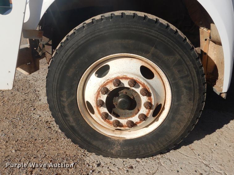 image for item DJ4909 2002 Ford F750 Super Duty  Pressure digger derrick truck