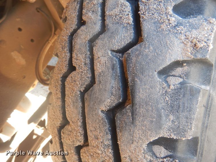 image for item DJ4909 2002 Ford F750 Super Duty  Pressure digger derrick truck