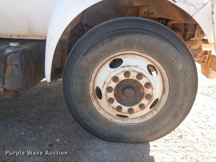 image for item DJ4909 2002 Ford F750 Super Duty  Pressure digger derrick truck