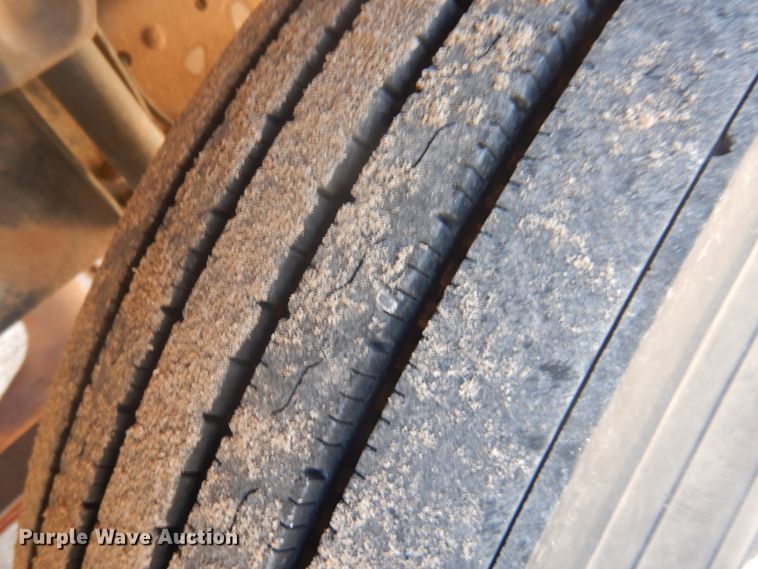 image for item DJ4909 2002 Ford F750 Super Duty  Pressure digger derrick truck