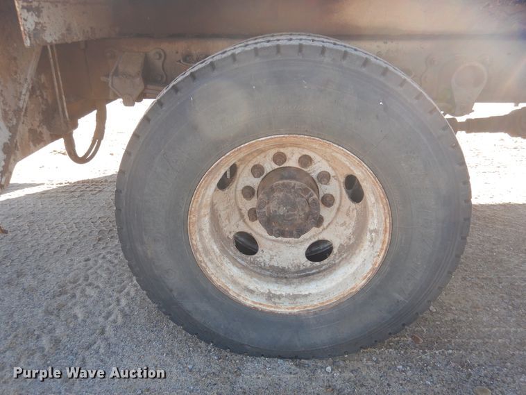 image for item DJ4909 2002 Ford F750 Super Duty  Pressure digger derrick truck