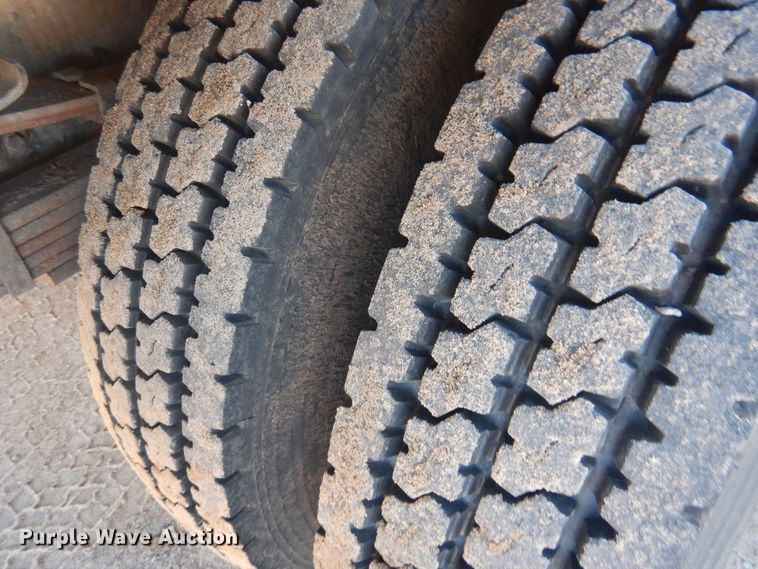 image for item DJ4909 2002 Ford F750 Super Duty  Pressure digger derrick truck