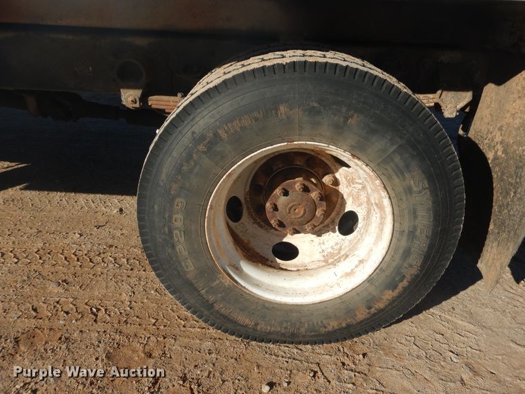 image for item DJ4909 2002 Ford F750 Super Duty  Pressure digger derrick truck