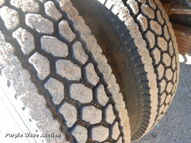 image for item DJ4909 2002 Ford F750 Super Duty  Pressure digger derrick truck