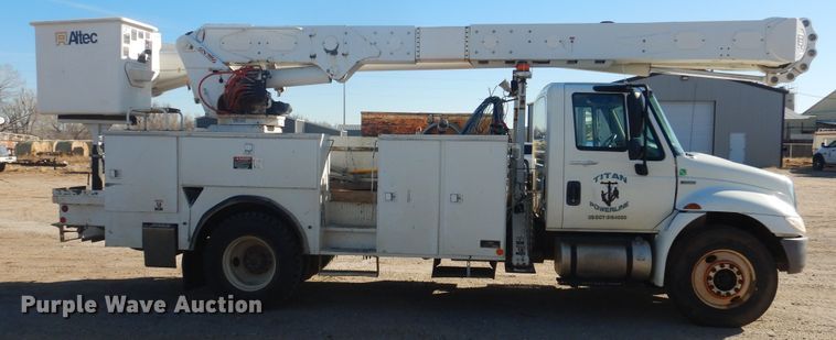 image for item DJ4910 2009 International 4300  bucket truck