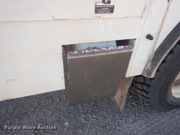 image for item DJ4910 2009 International 4300  bucket truck