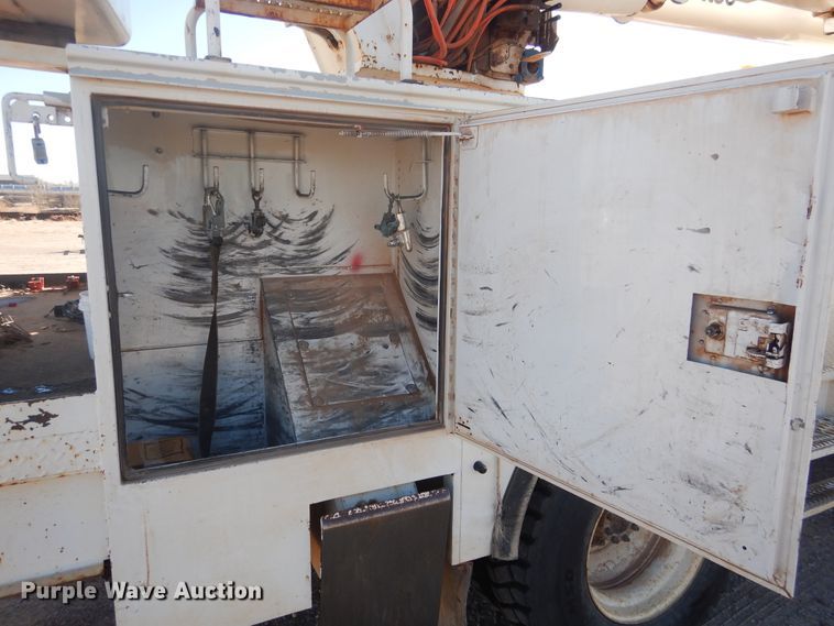 image for item DJ4910 2009 International 4300  bucket truck