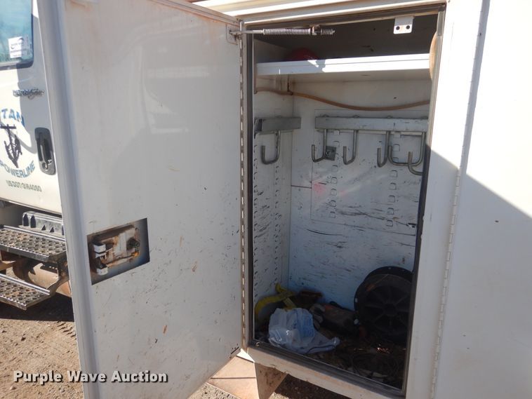 image for item DJ4910 2009 International 4300  bucket truck