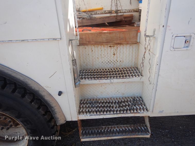 image for item DJ4910 2009 International 4300  bucket truck