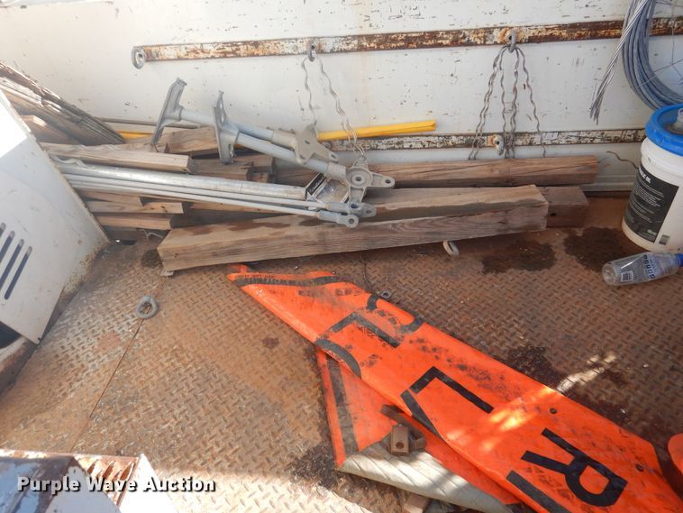 image for item DJ4910 2009 International 4300  bucket truck