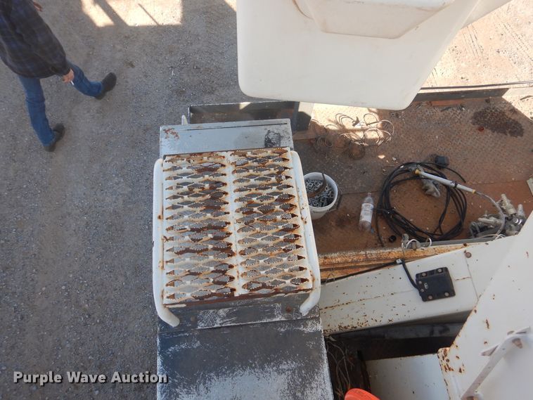 image for item DJ4910 2009 International 4300  bucket truck