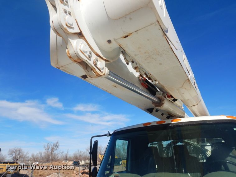 image for item DJ4910 2009 International 4300  bucket truck