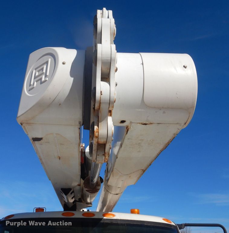 image for item DJ4910 2009 International 4300  bucket truck