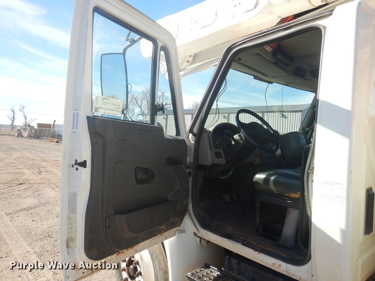 image for item DJ4910 2009 International 4300  bucket truck