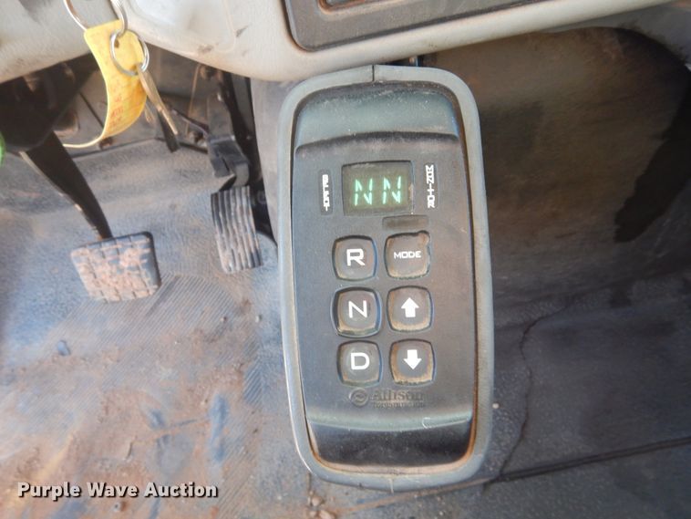 image for item DJ4910 2009 International 4300  bucket truck