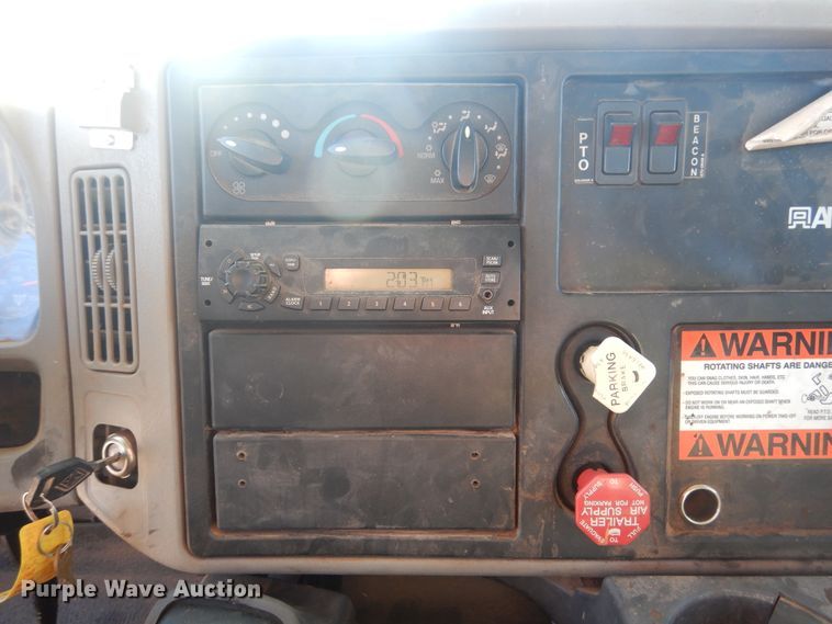 image for item DJ4910 2009 International 4300  bucket truck