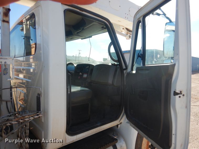 image for item DJ4910 2009 International 4300  bucket truck