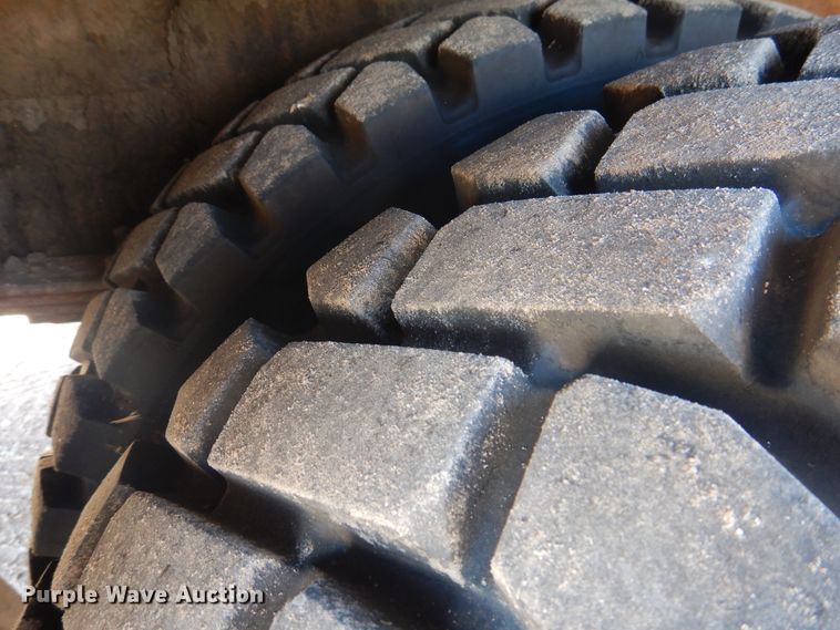 image for item DJ4910 2009 International 4300  bucket truck