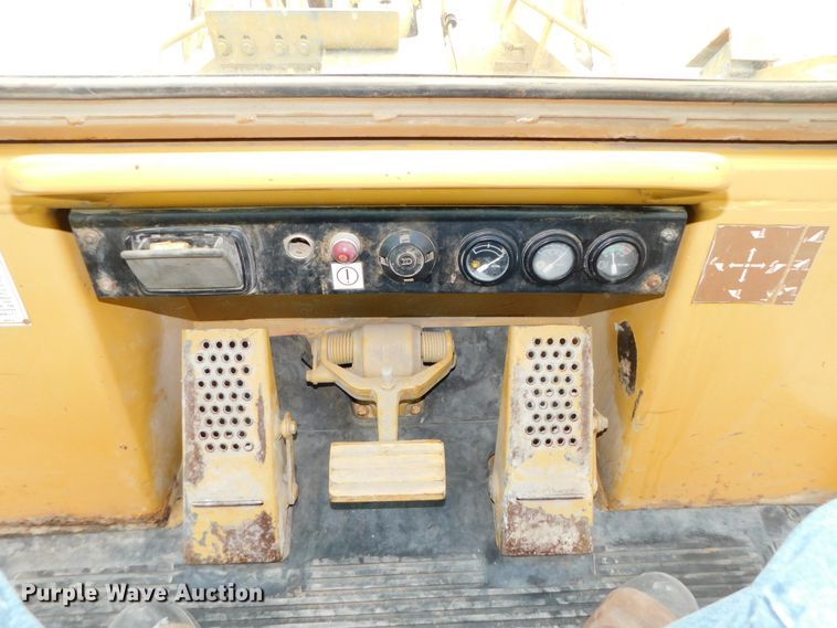 image for item DJ5886 1997 Caterpillar 963B  track loader