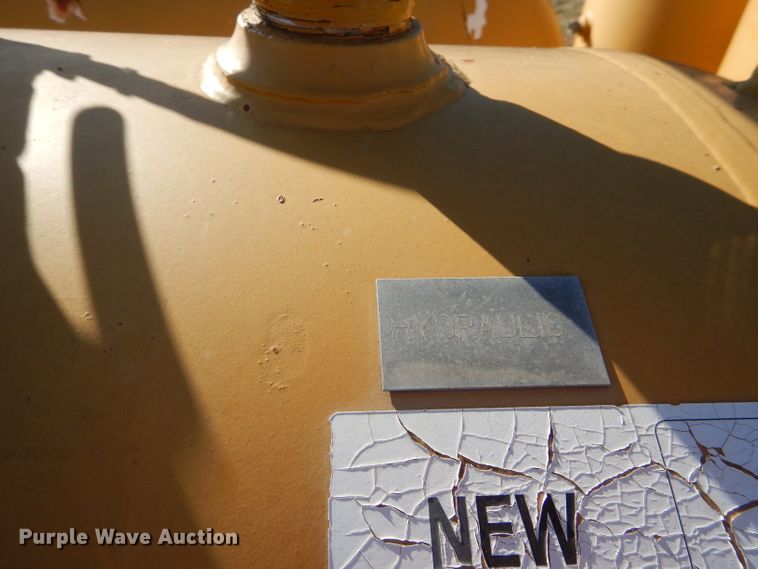 image for item DJ8819 2005 Sage flatbed trailer with pneumatic service system